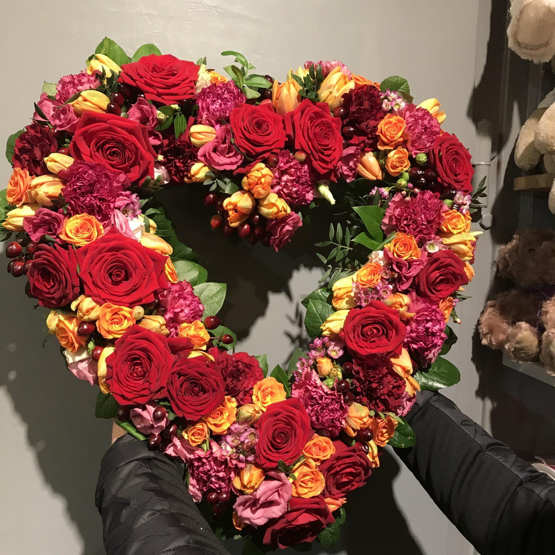 Blomsterhjärta som sorgdekoration till begravning från Nockebyhovs Blommor i Bromma, Stockholm