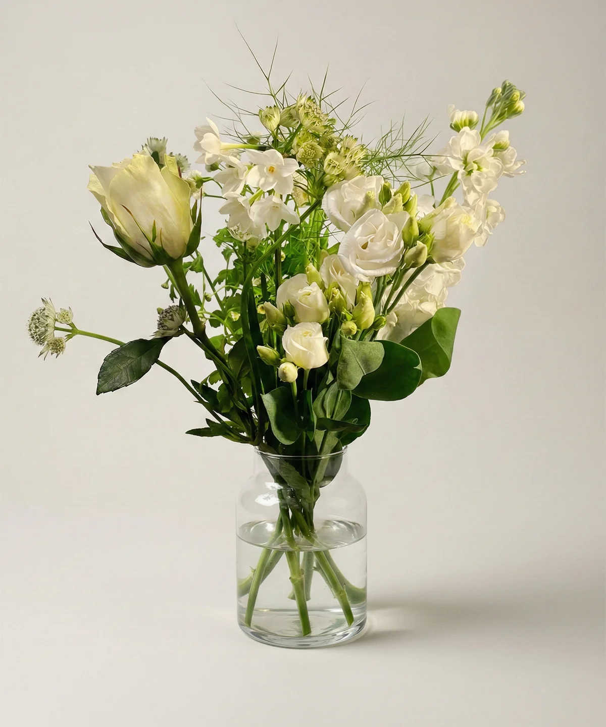 Blombukett av färska snittblommor från Nockebyhovs Blommor i Bromma, Stockholm.