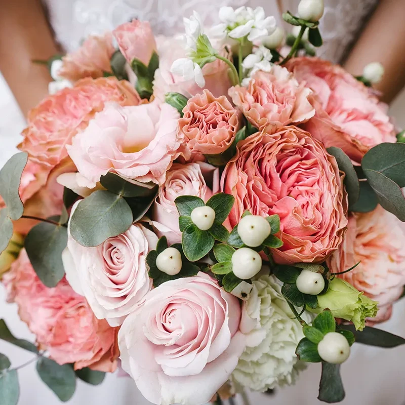Brudbukett till br&ouml;llop fr&aring;n Nockebyhovs Blommor i Bromma